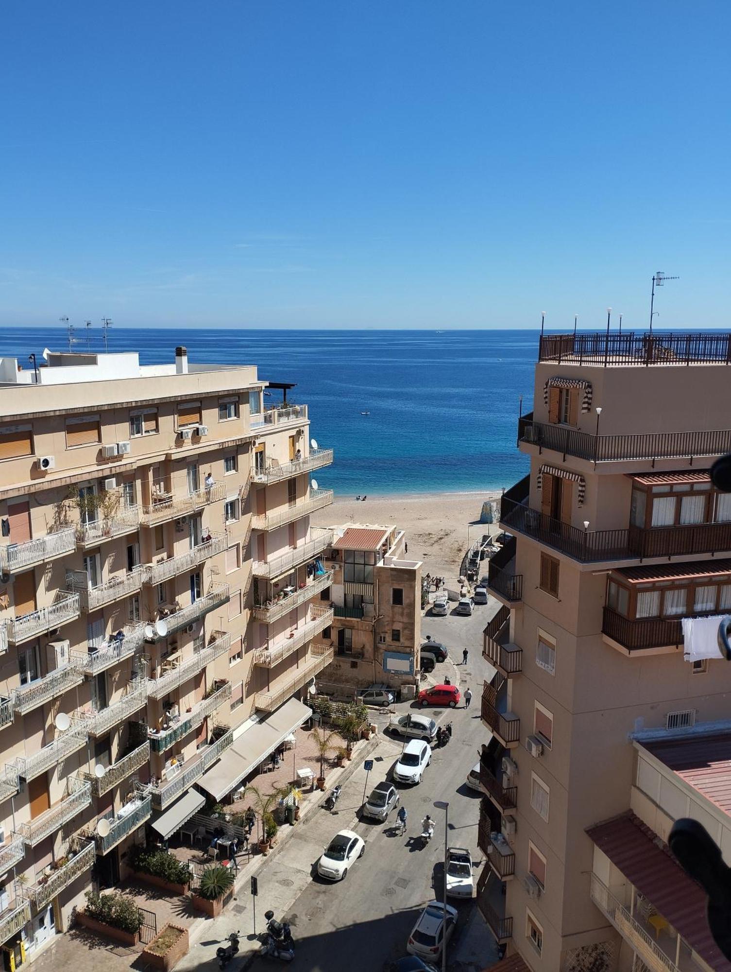 Rineddahouse Arenella - Vista Mare Panoramica A Palermo Con Parcheggio Privato Appartement Buitenkant foto